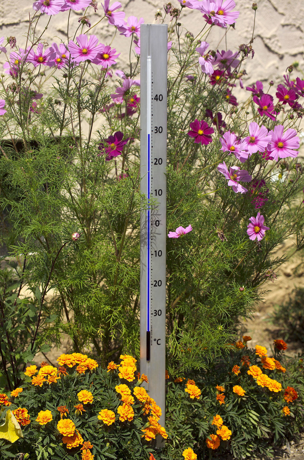 Large outdoor digital thermometer
