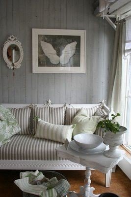 Cottage couch