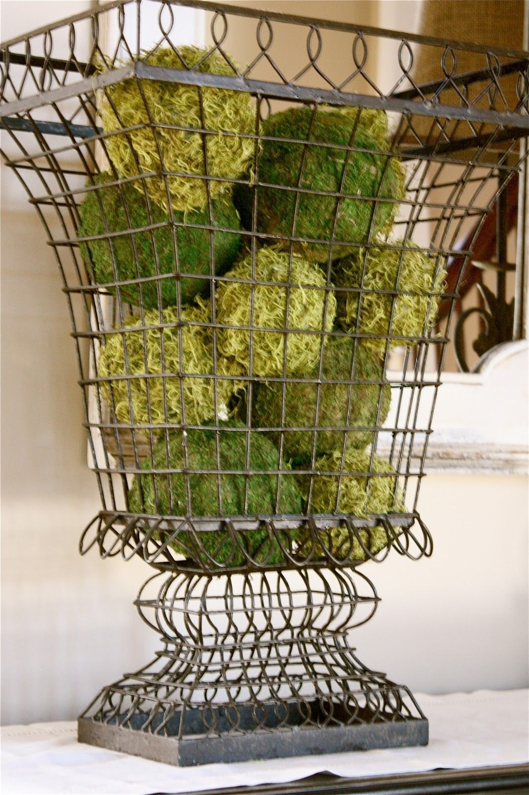 Decorative wire basket 4