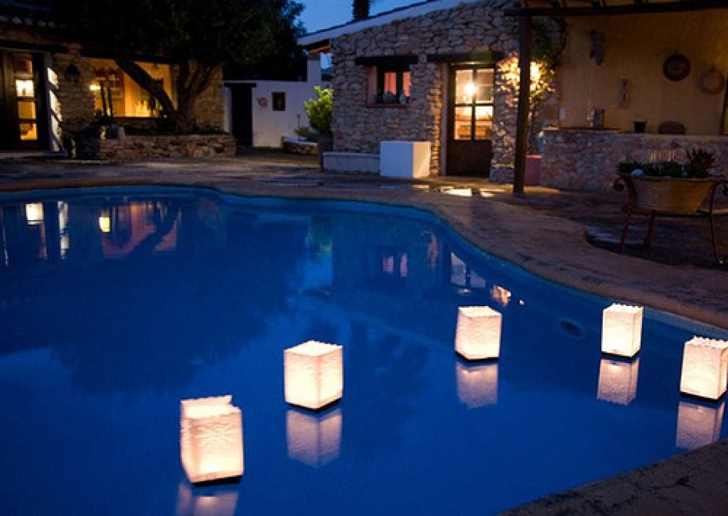 Floating pool decorations