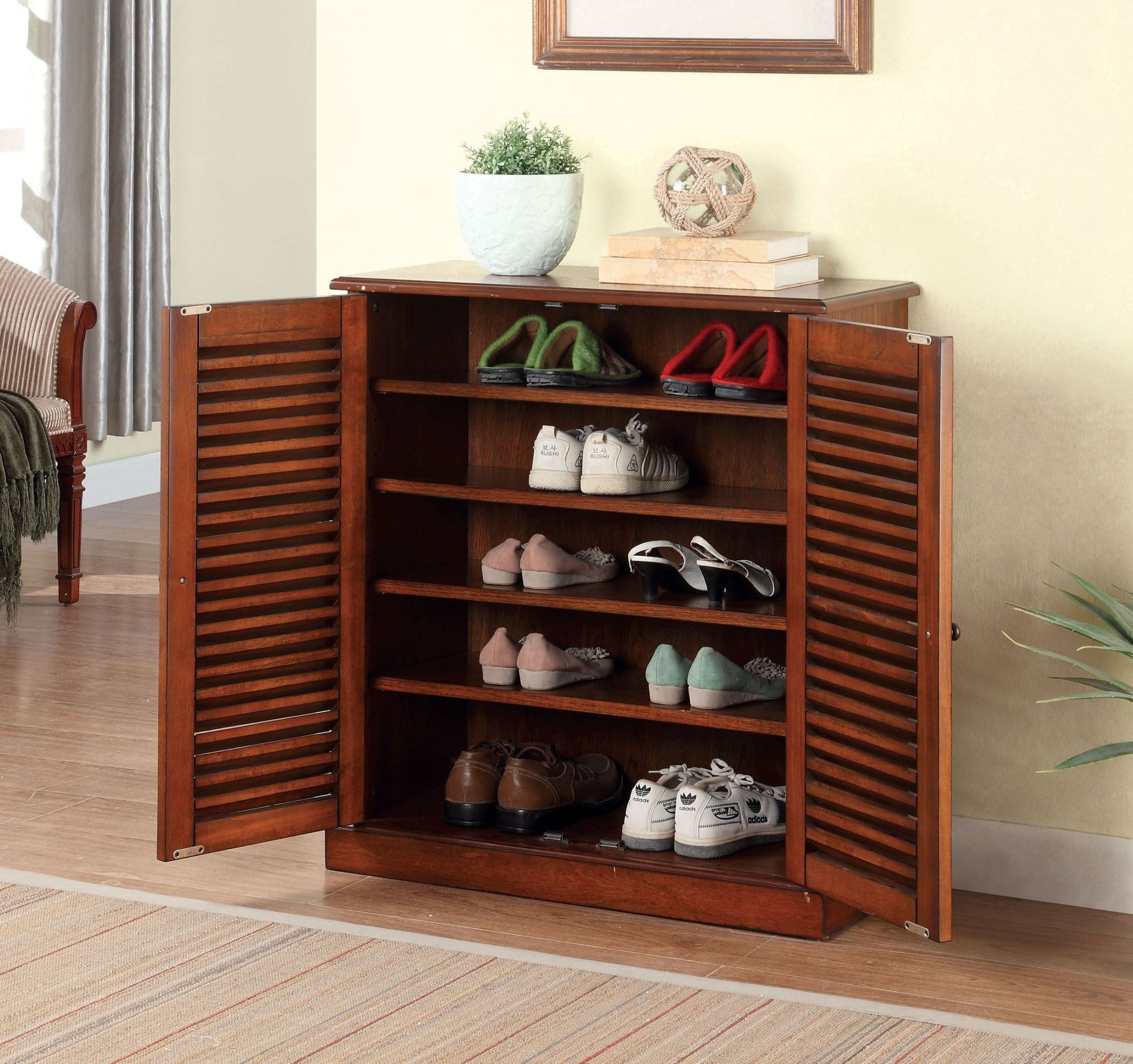 Solid wood shoe storage cabinet