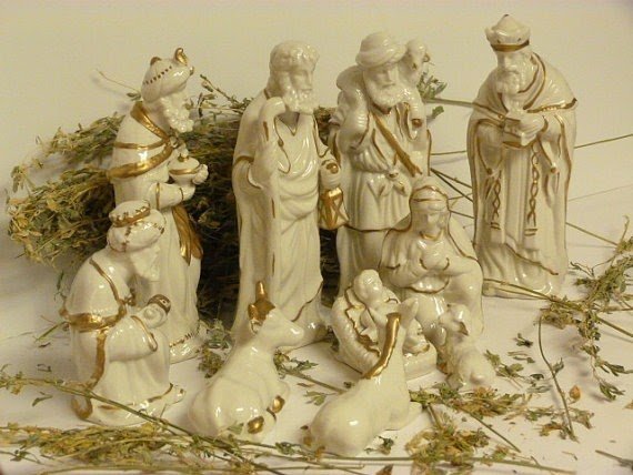 Porcelain nativity scene 4