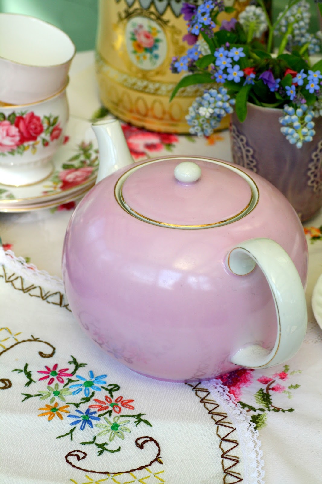 Hot pink tea kettle 29