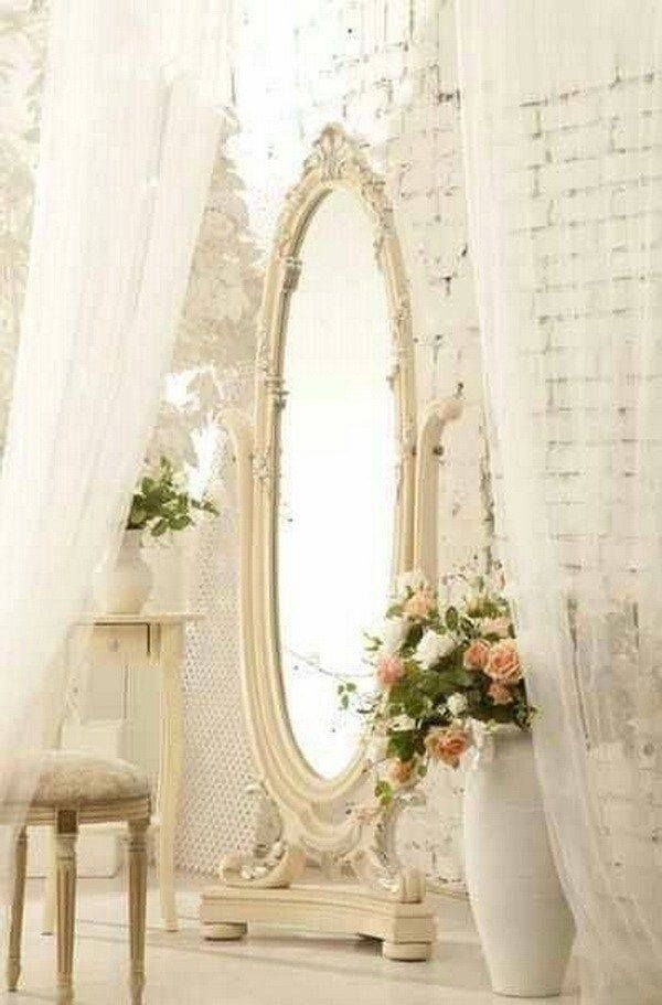 White oval mirror