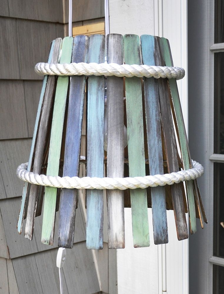Easy lamp shade made using paint stirs an old lamp