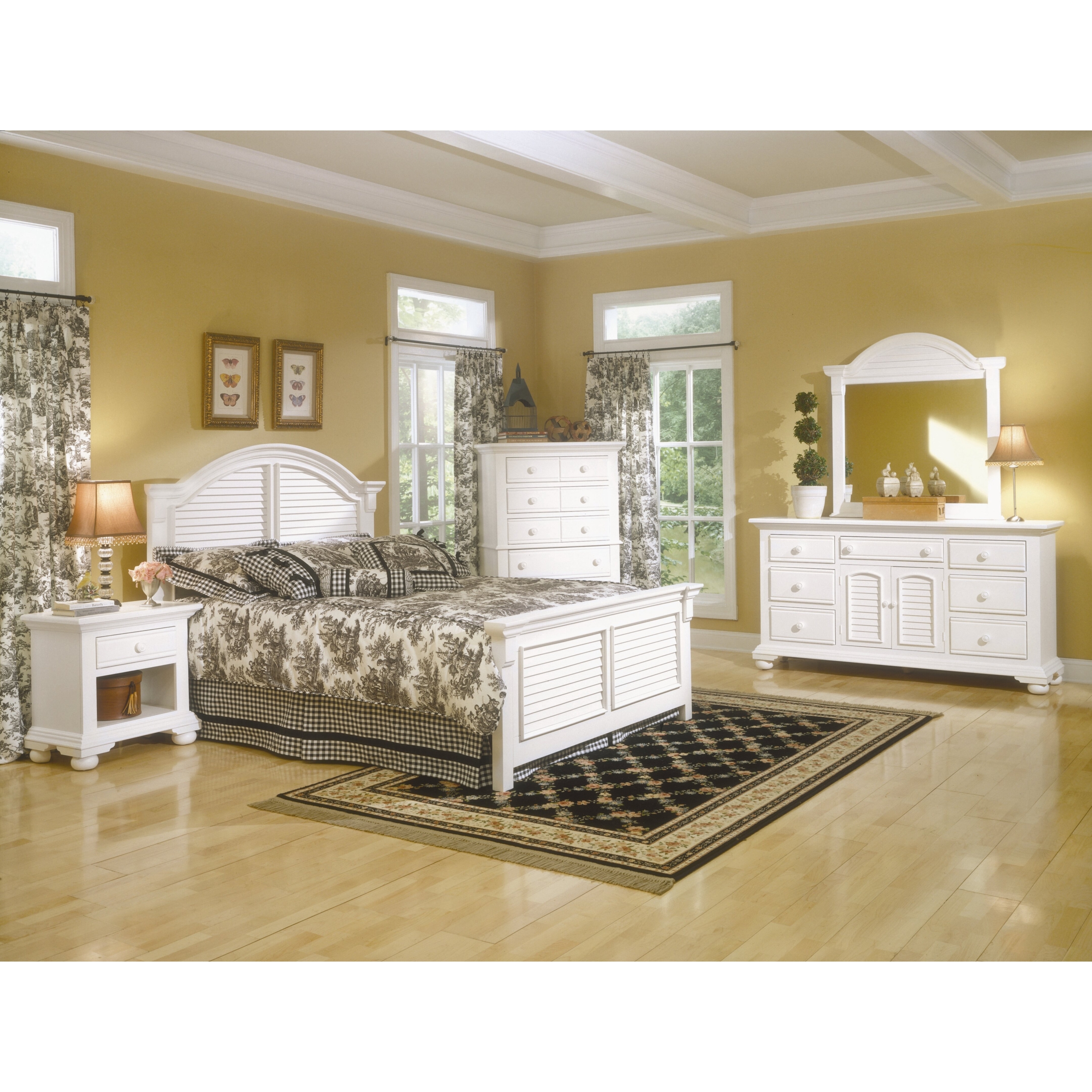 Cottage traditions distressed white bedroom furniture set