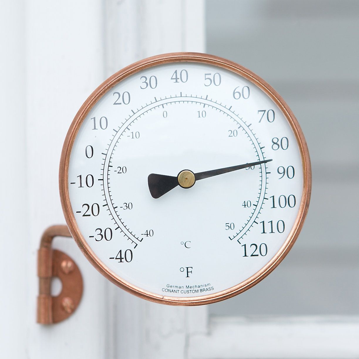 Outdoor wall thermometer