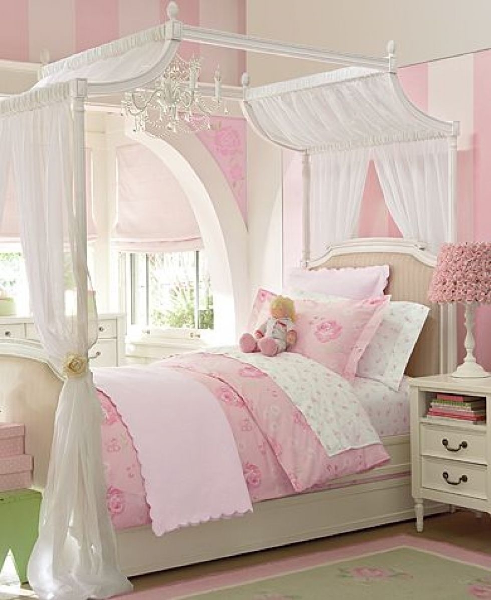 four poster bed for little girl