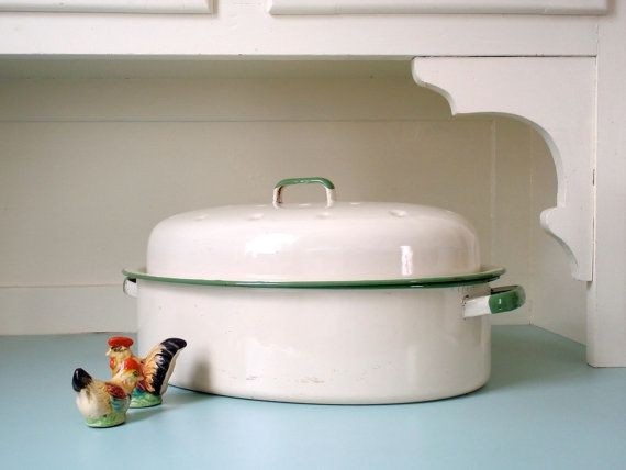 https://foter.com/photos/281/enamel-roasting-pan-9.jpg