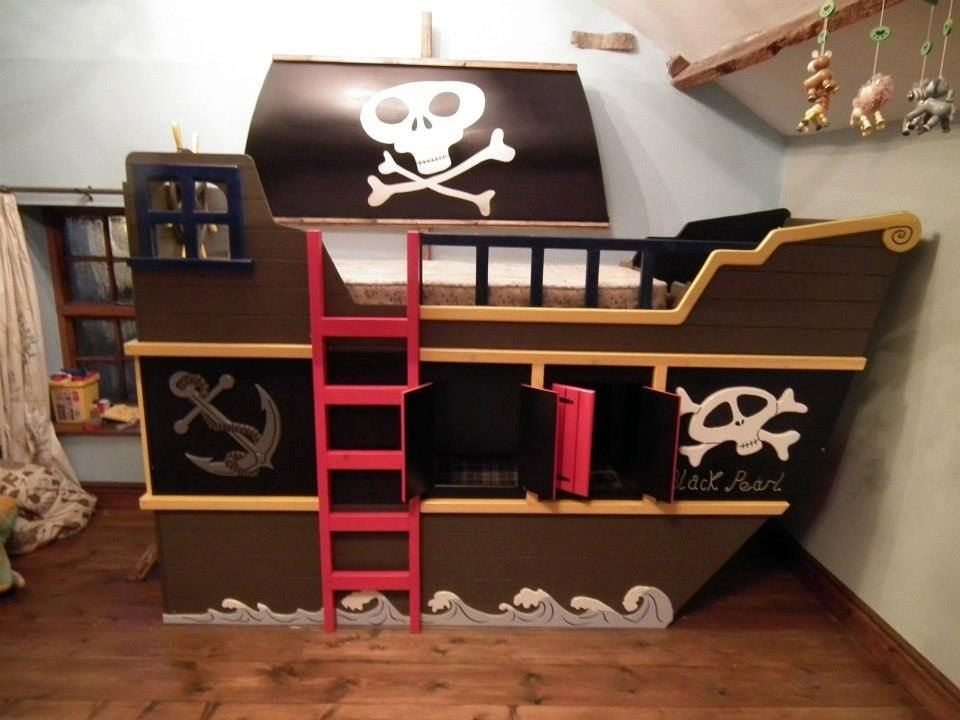 Pirate ship theme bunk bed with hideout