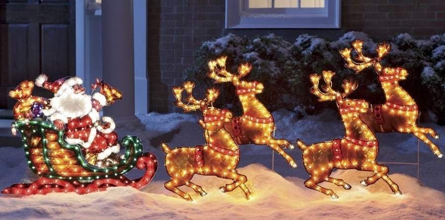Santa sleigh yard decoration