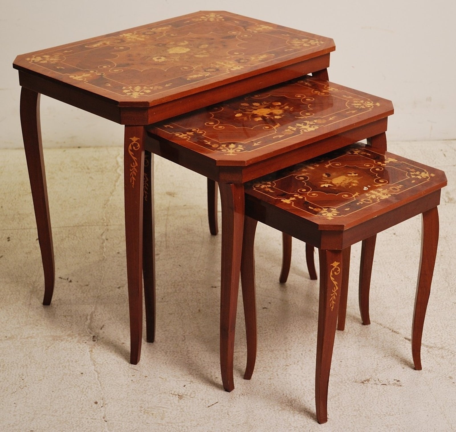 147 a vintage trio of italian inlaid nesting tables