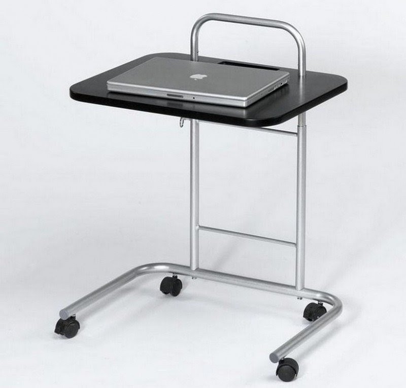 Computer table on wheels 3