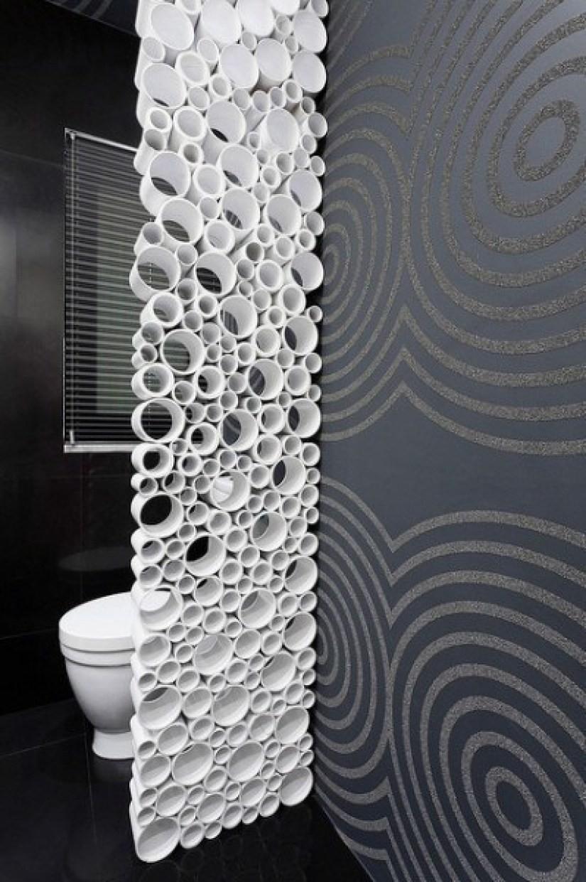 Restroom this screen is made of plastic pipes