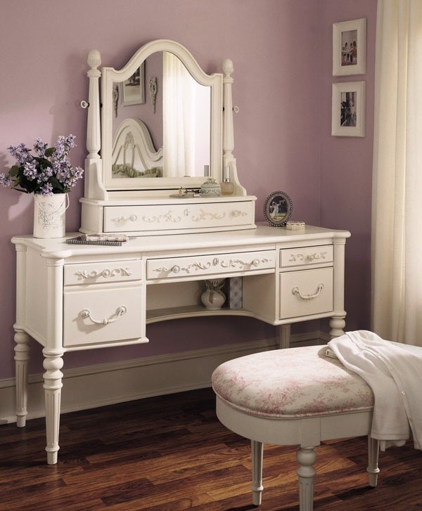 https://foter.com/photos/291/vanities-for-bedrooms-in-modern-designs.jpg