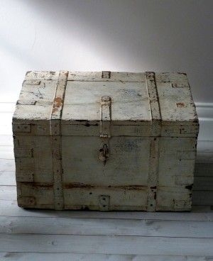 Large distressed vintage storage chest 1