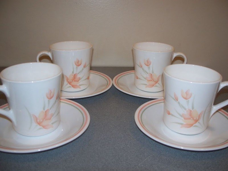 https://foter.com/photos/300/pyrex-tea-cups.jpg