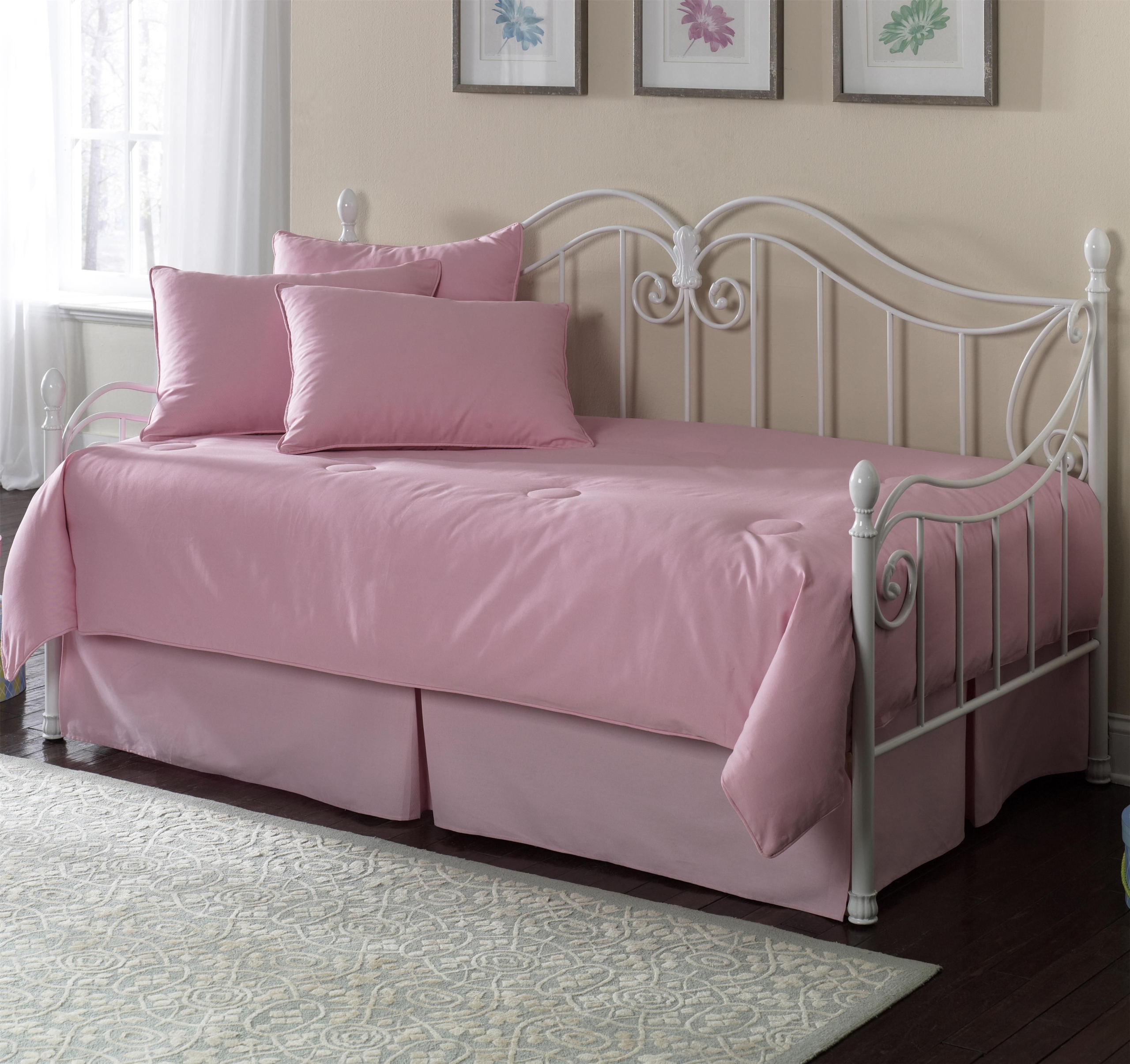 girly daybed
