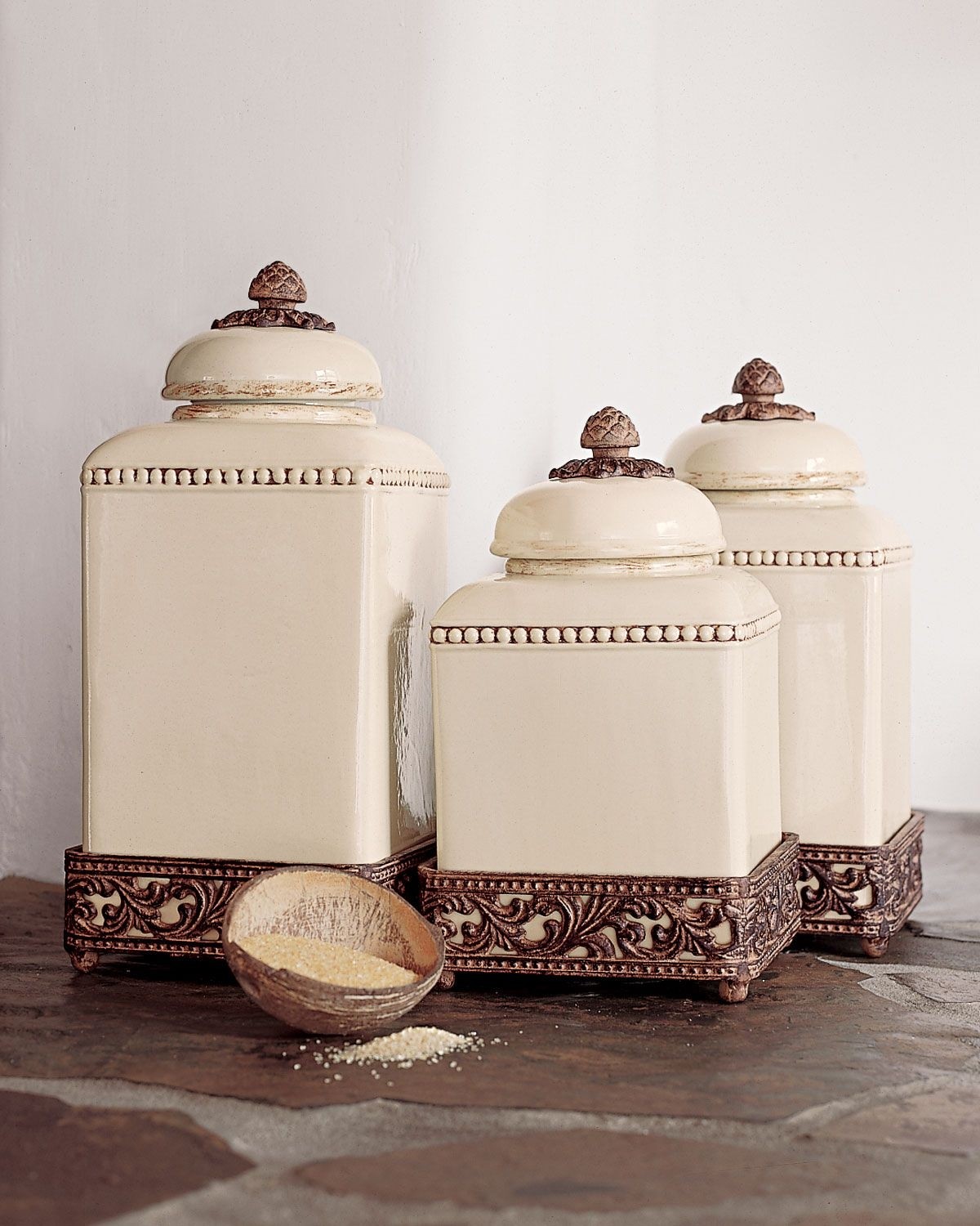 Ceramic canisters for the kitchen 1