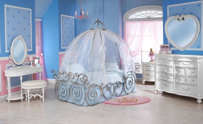 Canopy bed for toddler girl