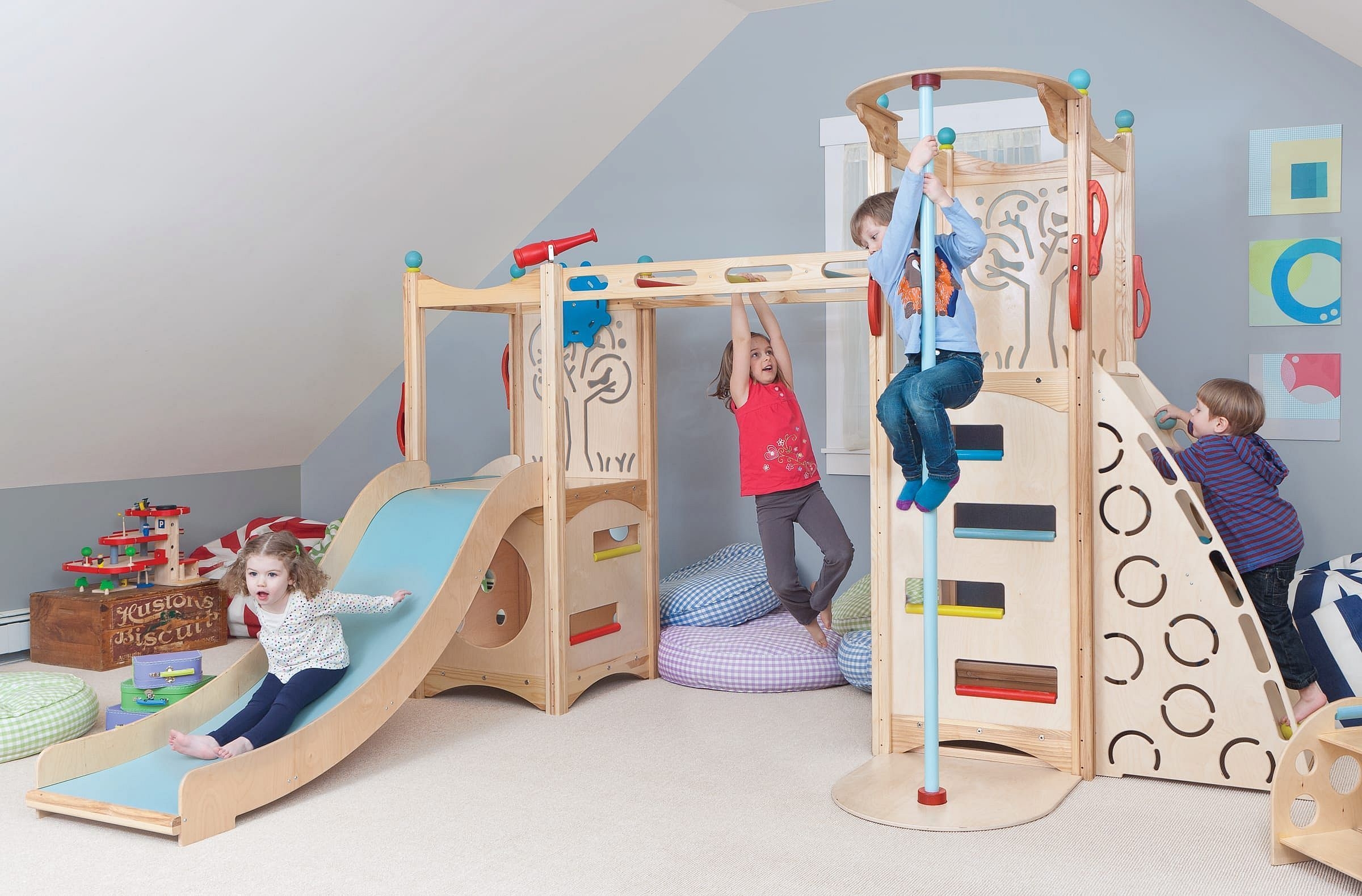 Indoor playhouse with slide 3