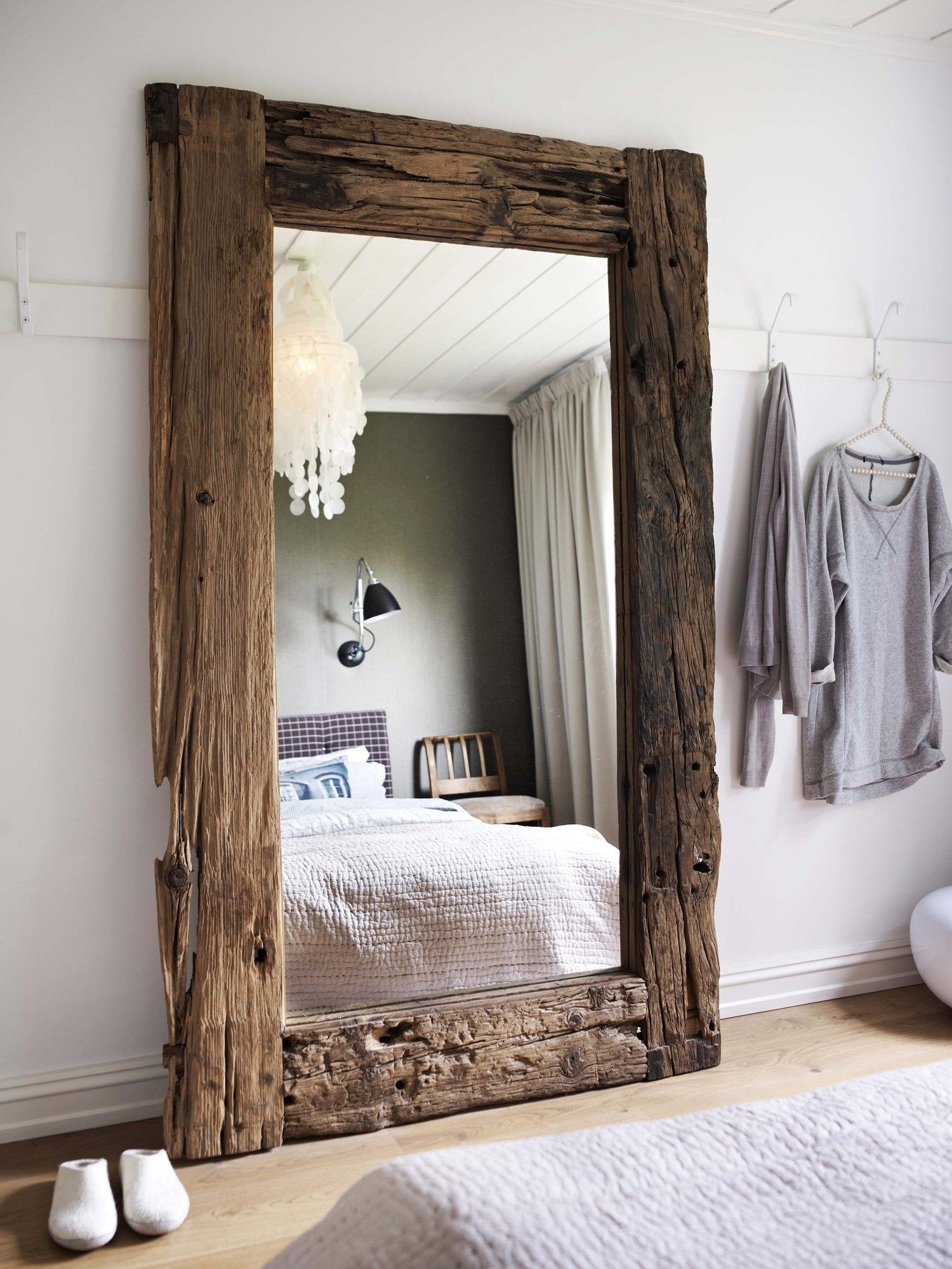 Large floor clearance mirror