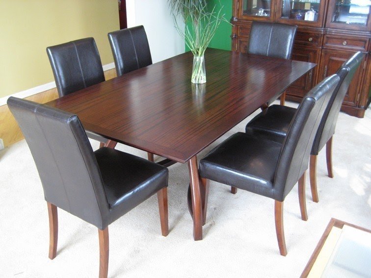 dining room table on laminate