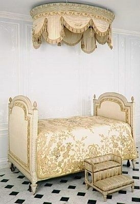 Victorian day bed 3