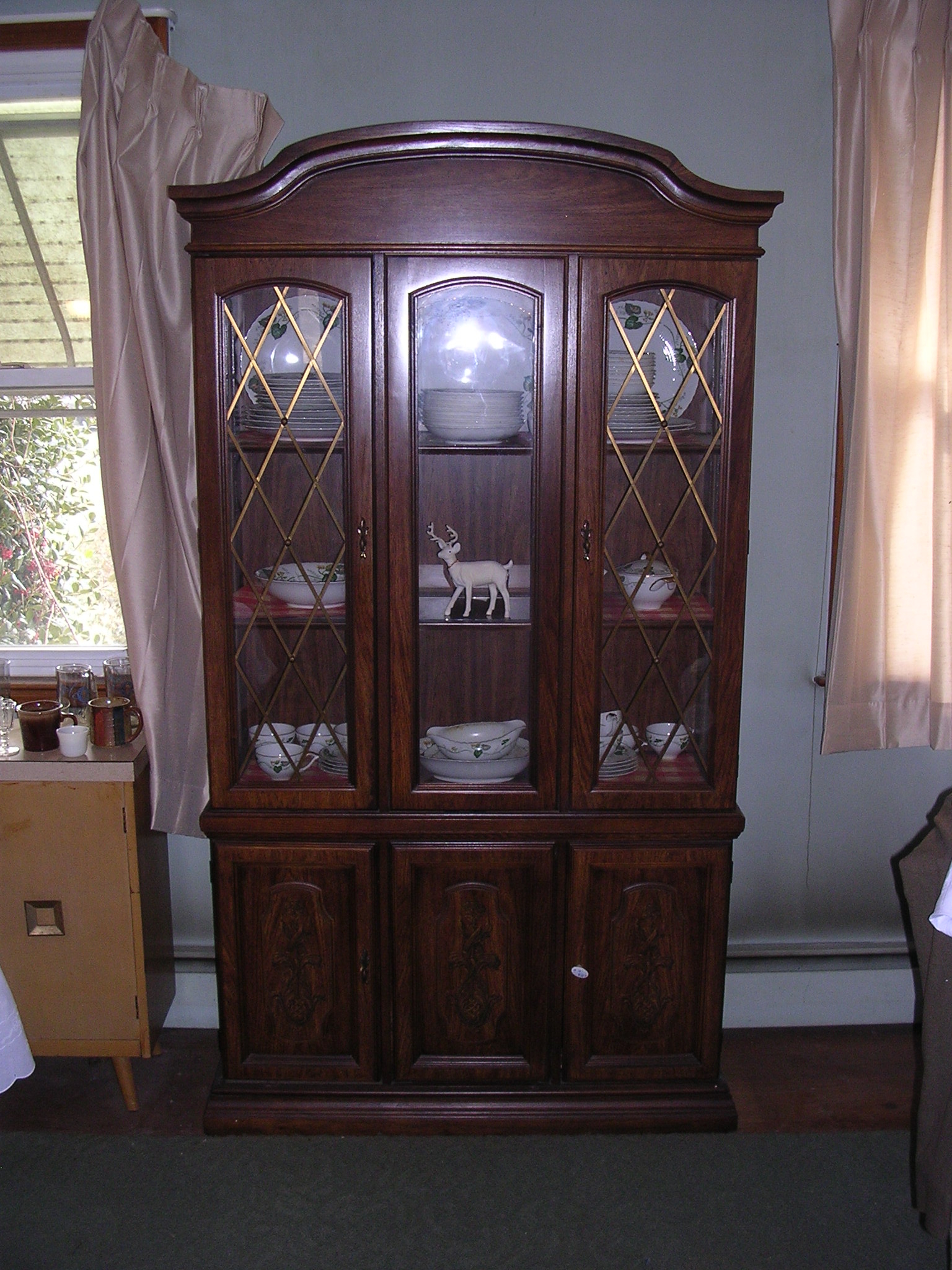 Used china cabinets for outlet sale