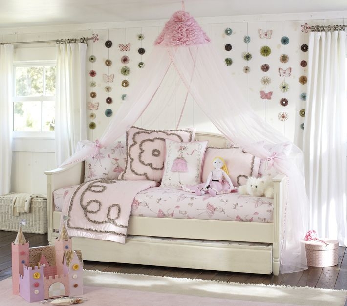 daybed girls room
