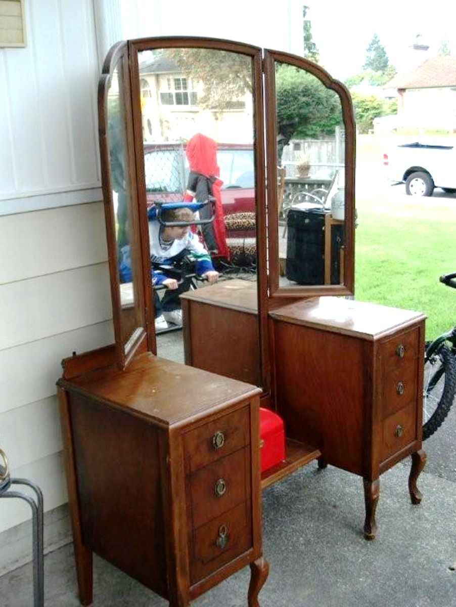 dresser with three way mirror