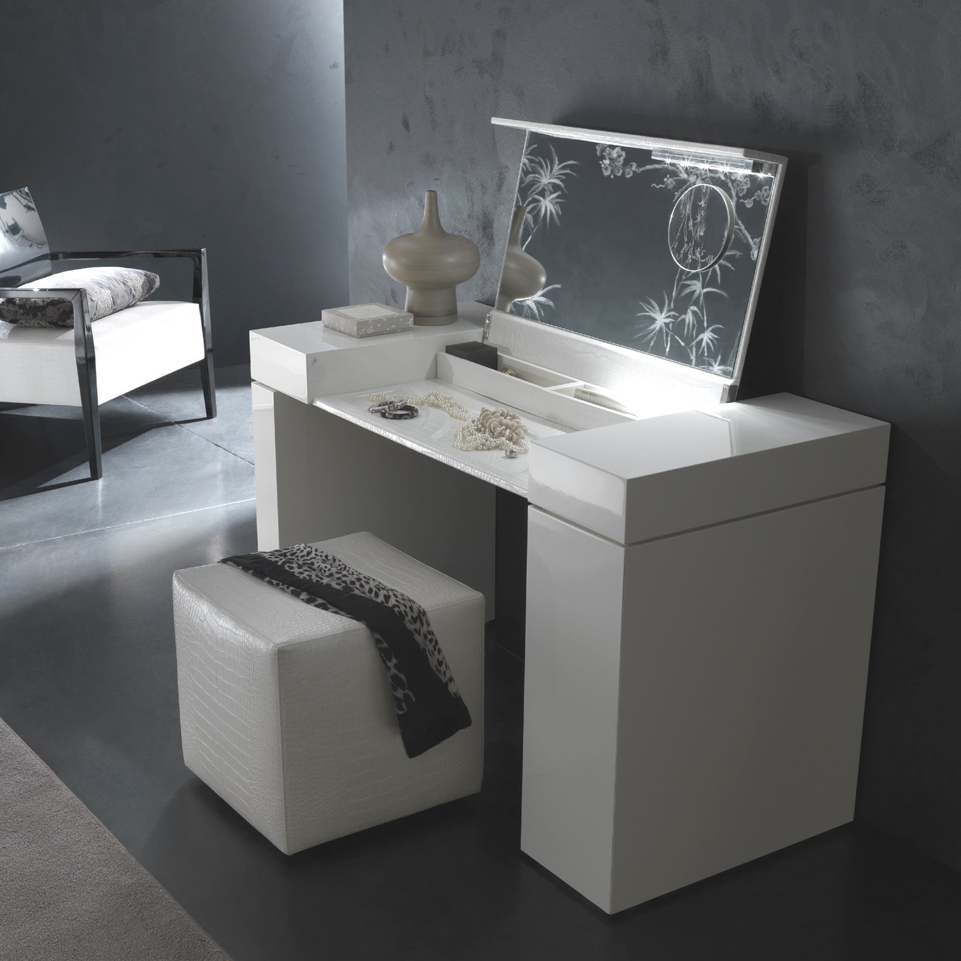 Vanity desk with pop shop up mirror