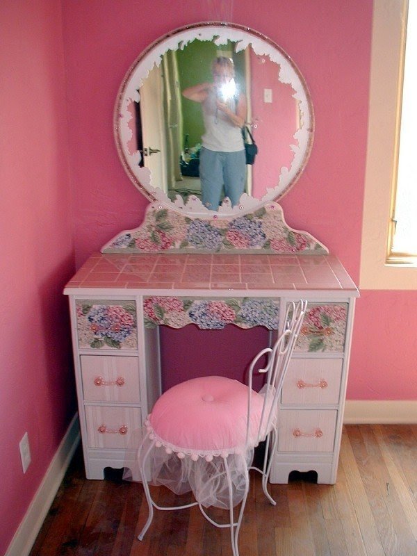 little girl wooden vanity set