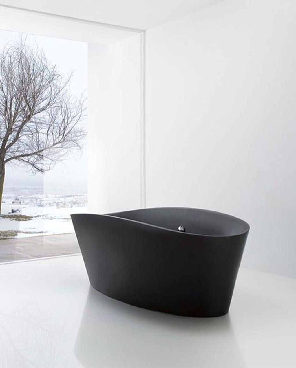 Black bathtub 3