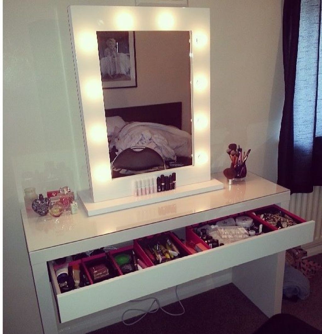 Makeup dresser with mirror and lights