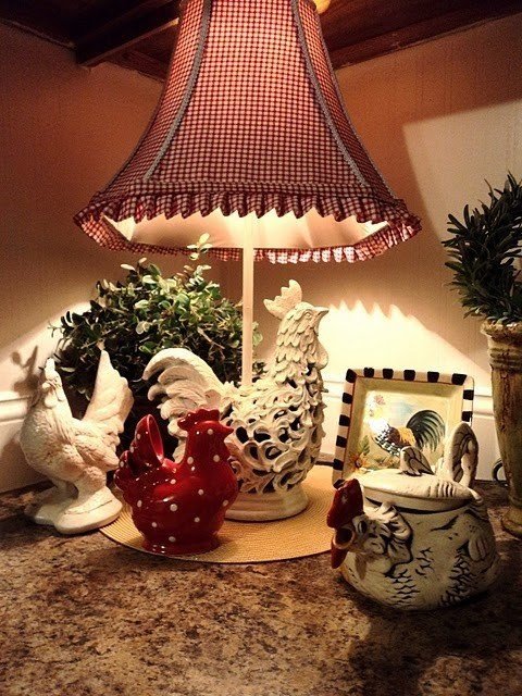 Small rooster lamp