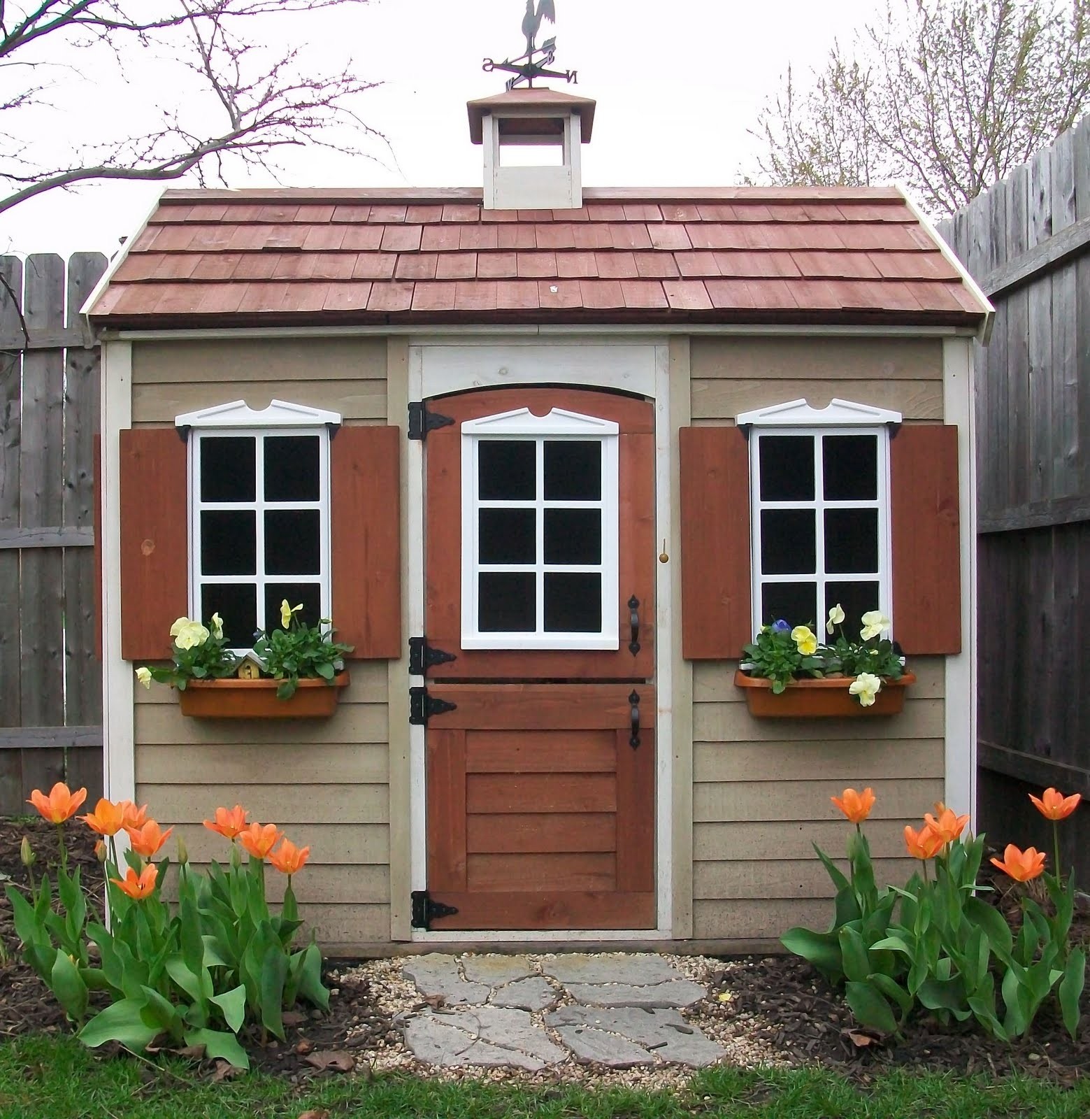 Large plastic store wendy house