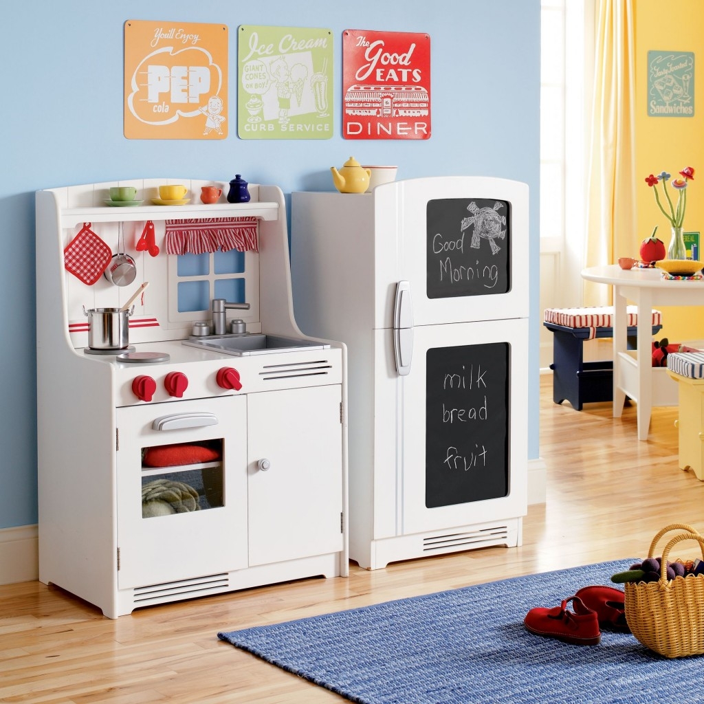 play kitchen refrigerator