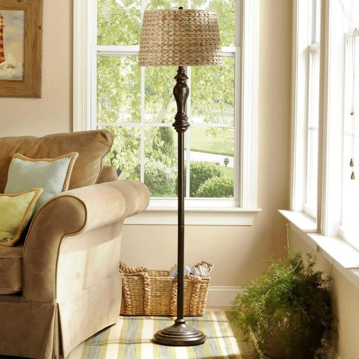 Woven seagrass lamp shade