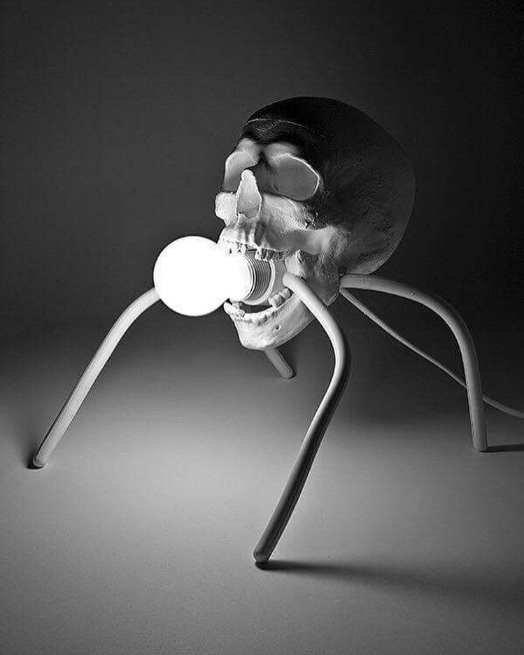 Crystal skull lamp
