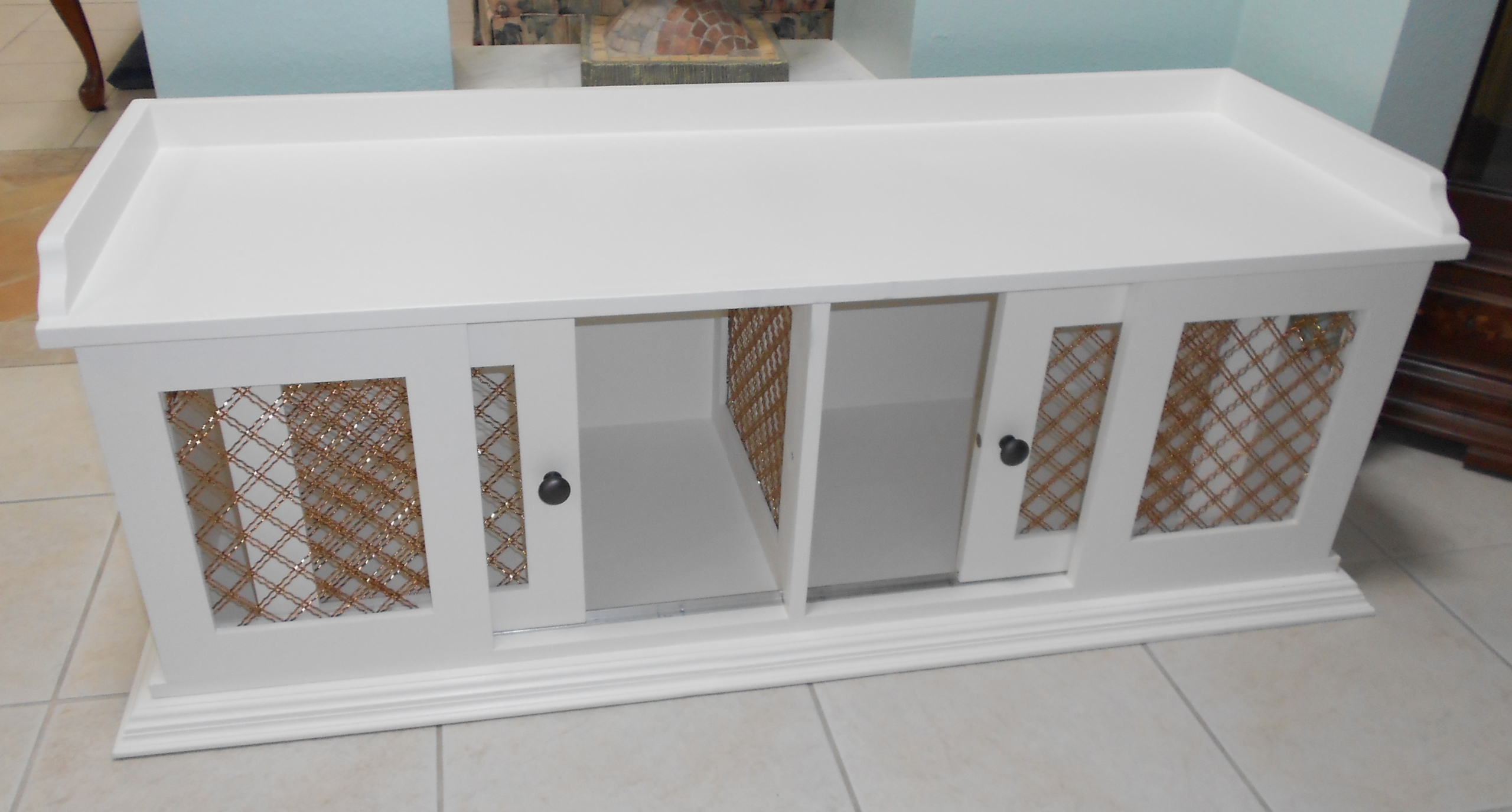 Dog kennel clearance bench