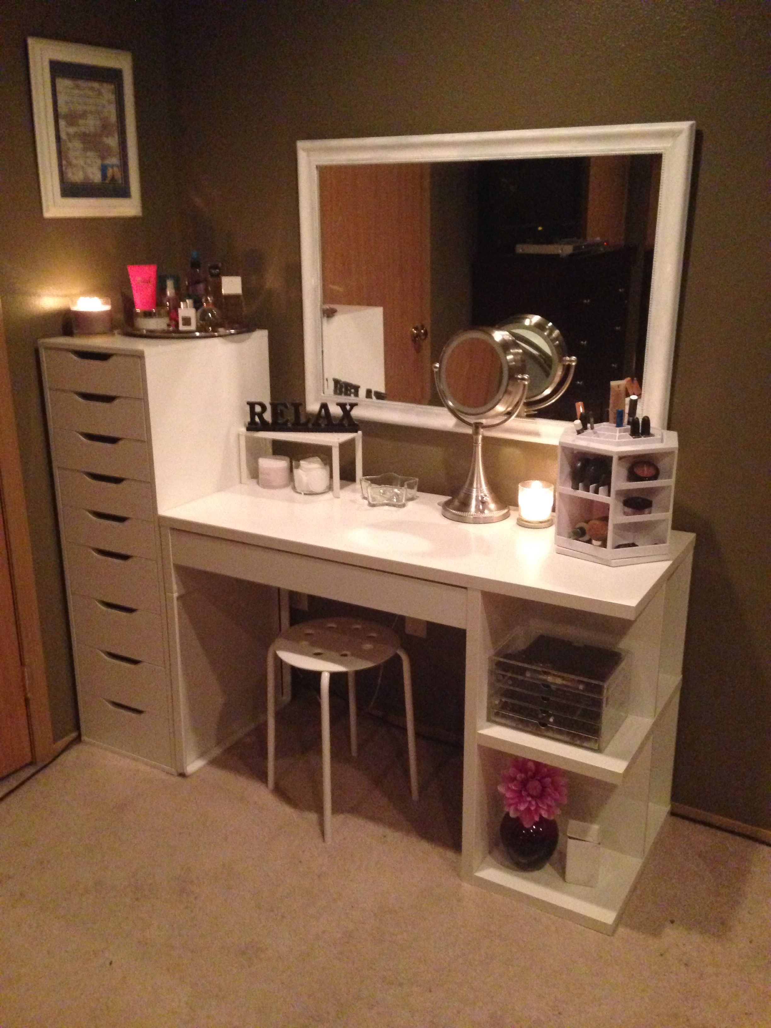 Custom makeup 2024 vanity table