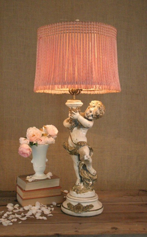 Shabby cherub lamp with vintage pink