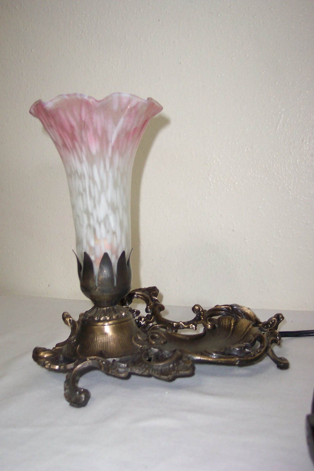 Lamp brass tulip with white and pink