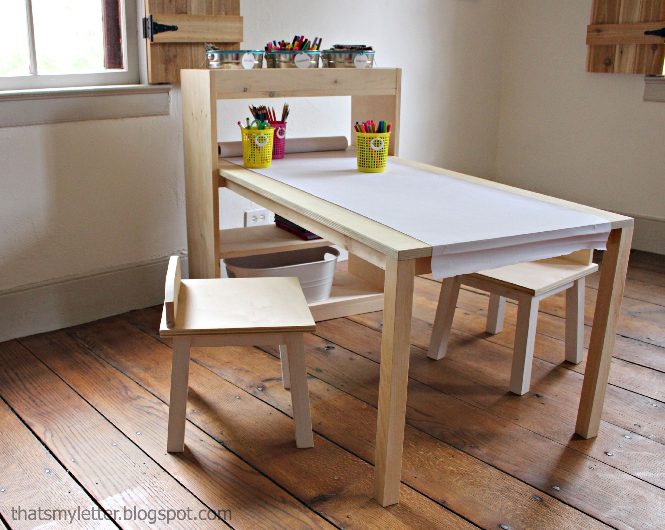 childrens art table and chairs