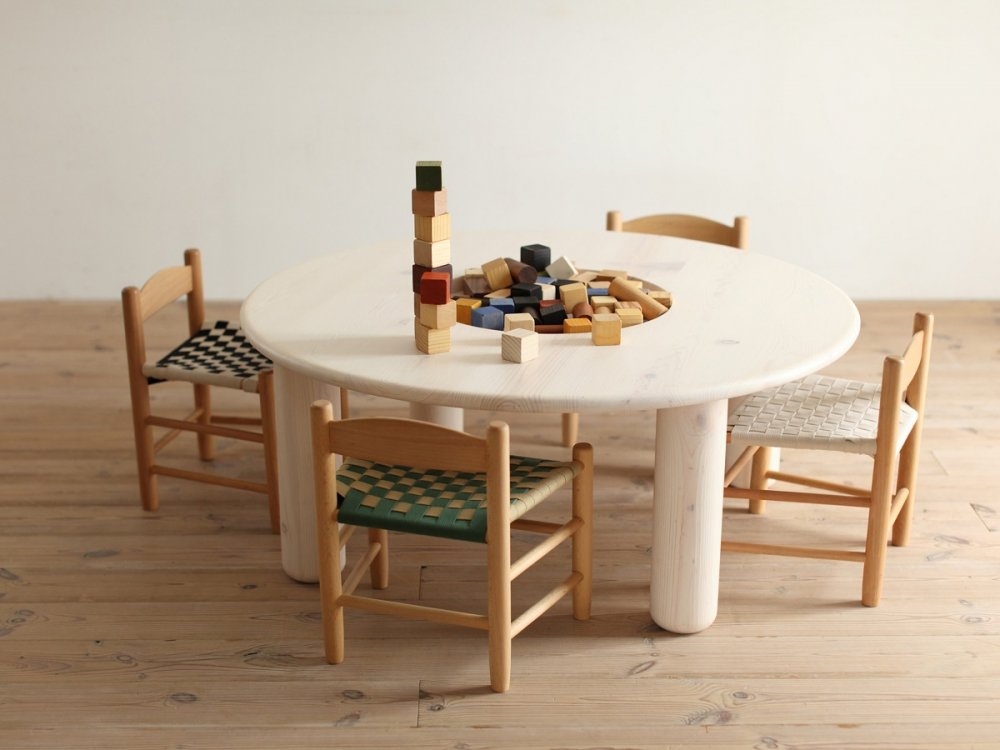 Children's round cheap table and chairs