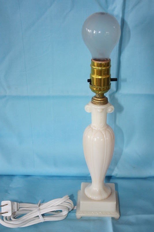 Vintage Antique Aladdin Moonstone Alacite Electric Lamp