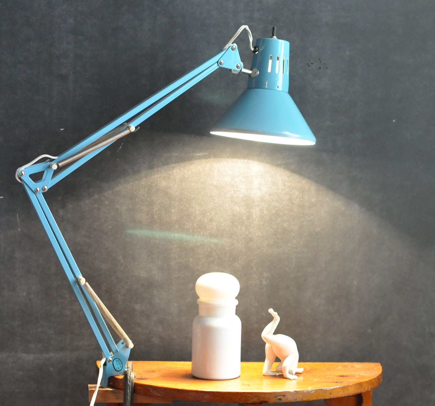 Vintage modern swing arm drafting lamp