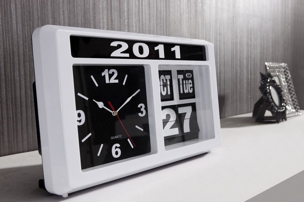 Wall clock with day and date