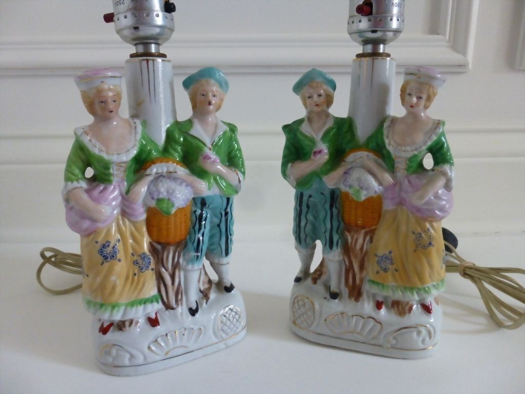 Figurine lamps